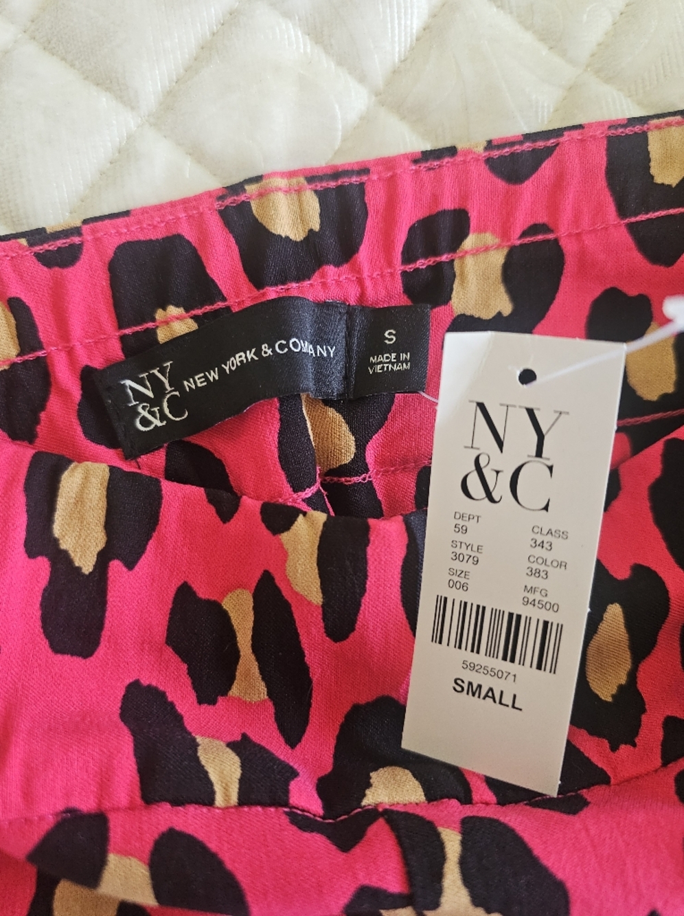 New York & Company Whitney Bright Pink Leopard Print Women's Shorts - Picture 2 of 2